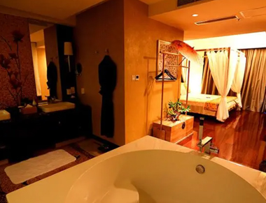 上海浦东新区养生会所的黄昏恋：当爱情遇上八十岁